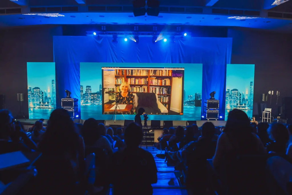 puesta en escena de la ponencia de María Ángeles Estrella